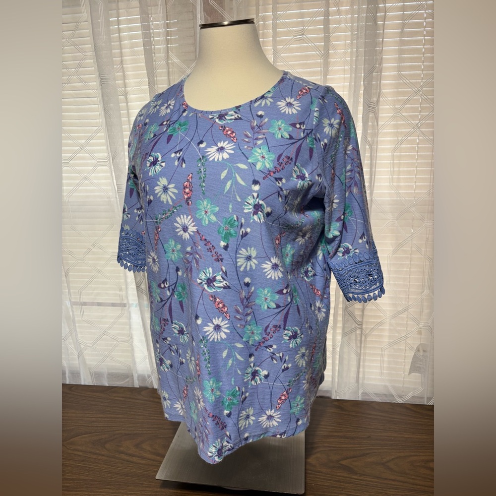 Woman Within 1X (22/24)Blue Floral top 3/4 length sleeve w/embroidered lace 28L